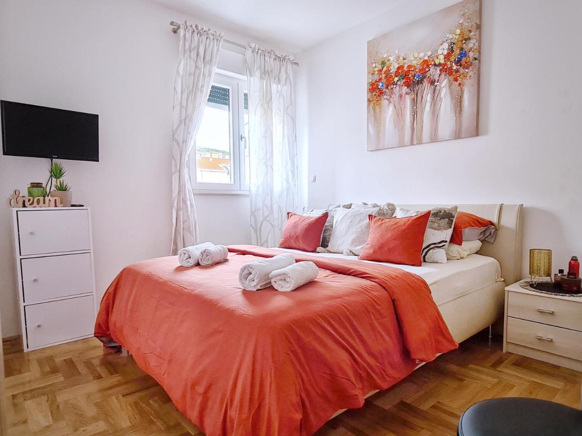 Luxury Apartment Salona Esterno foto