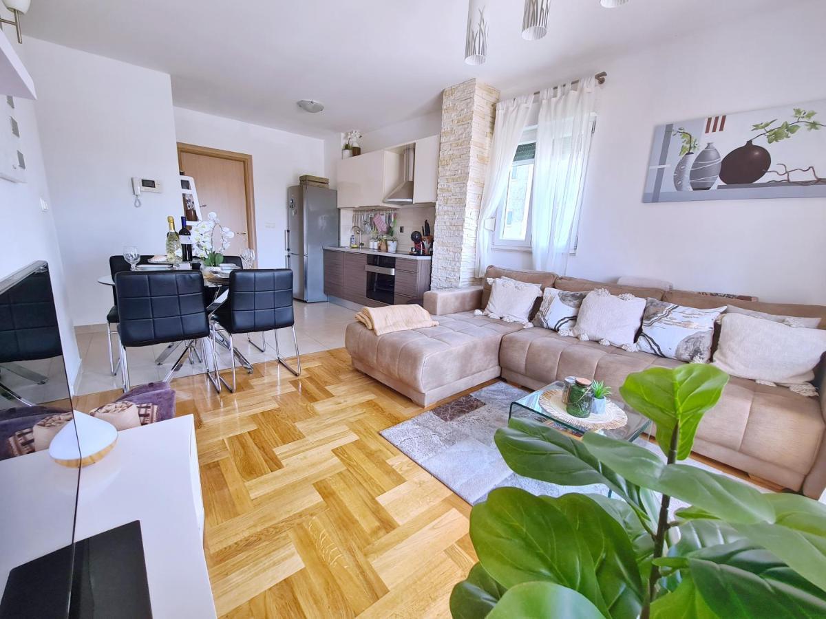 Luxury Apartment Salona Esterno foto