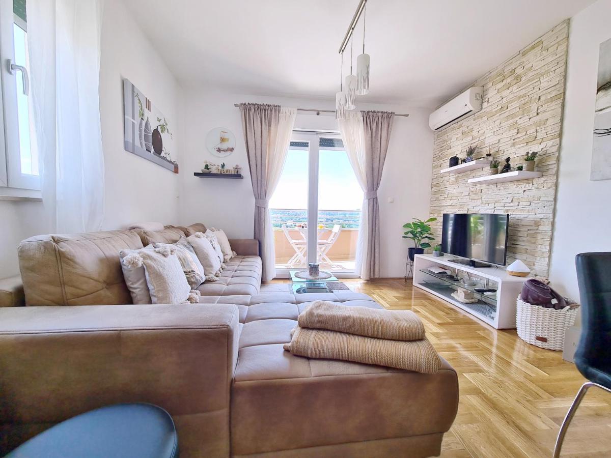 Luxury Apartment Salona Esterno foto