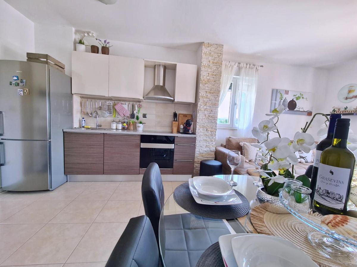 Luxury Apartment Salona Esterno foto