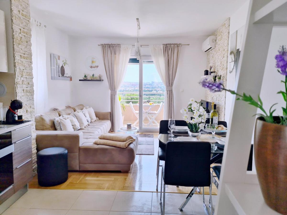 Luxury Apartment Salona Esterno foto