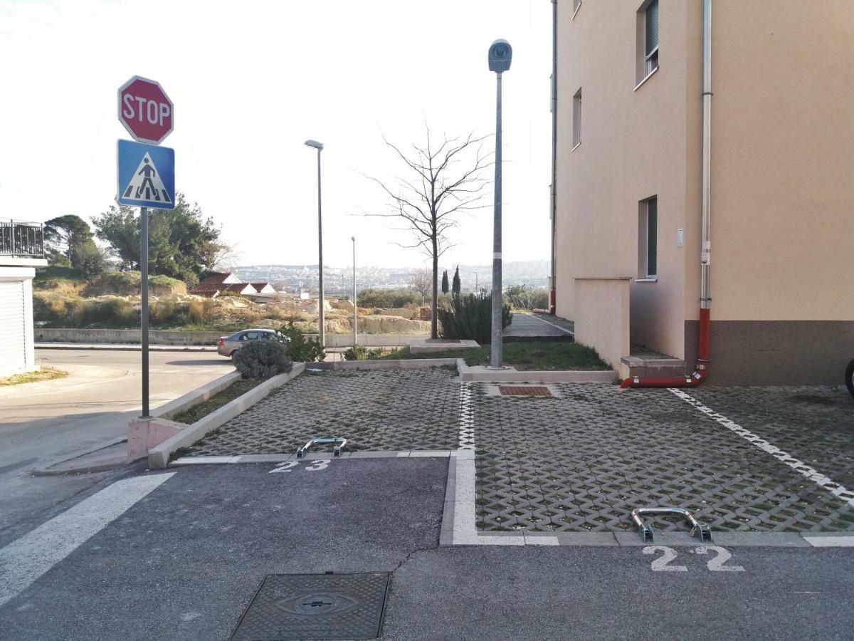 Luxury Apartment Salona Esterno foto